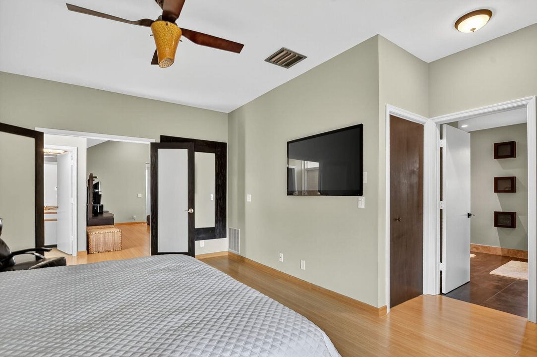 合同活跃: $125,000 (1 贝兹, 1 浴室, 1104 平方英尺)