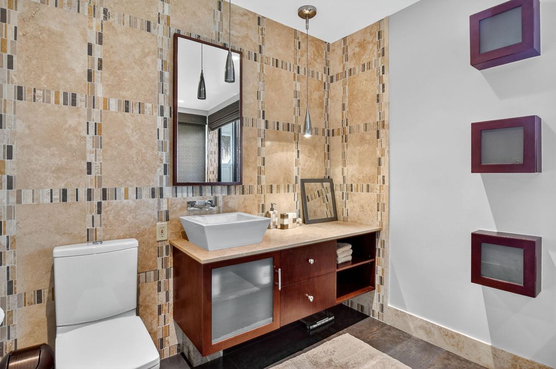 合同活跃: $125,000 (1 贝兹, 1 浴室, 1104 平方英尺)