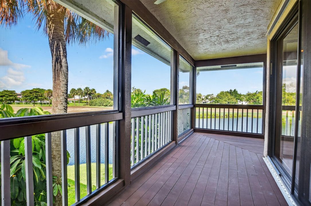 合同活跃: $125,000 (1 贝兹, 1 浴室, 1104 平方英尺)