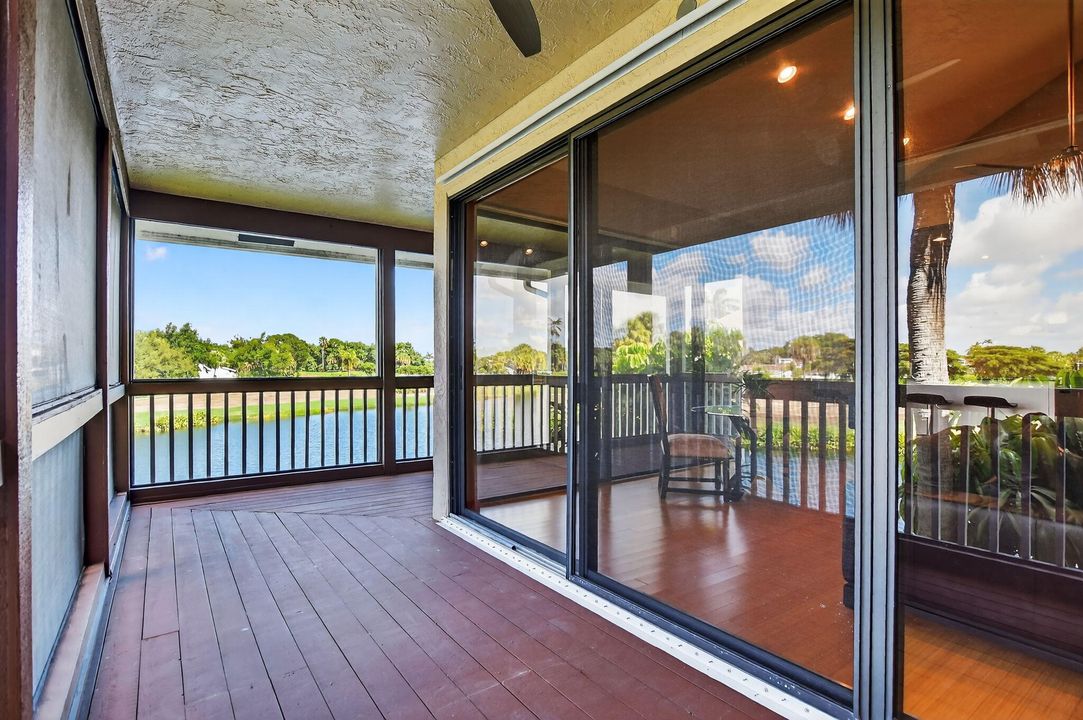 合同活跃: $125,000 (1 贝兹, 1 浴室, 1104 平方英尺)