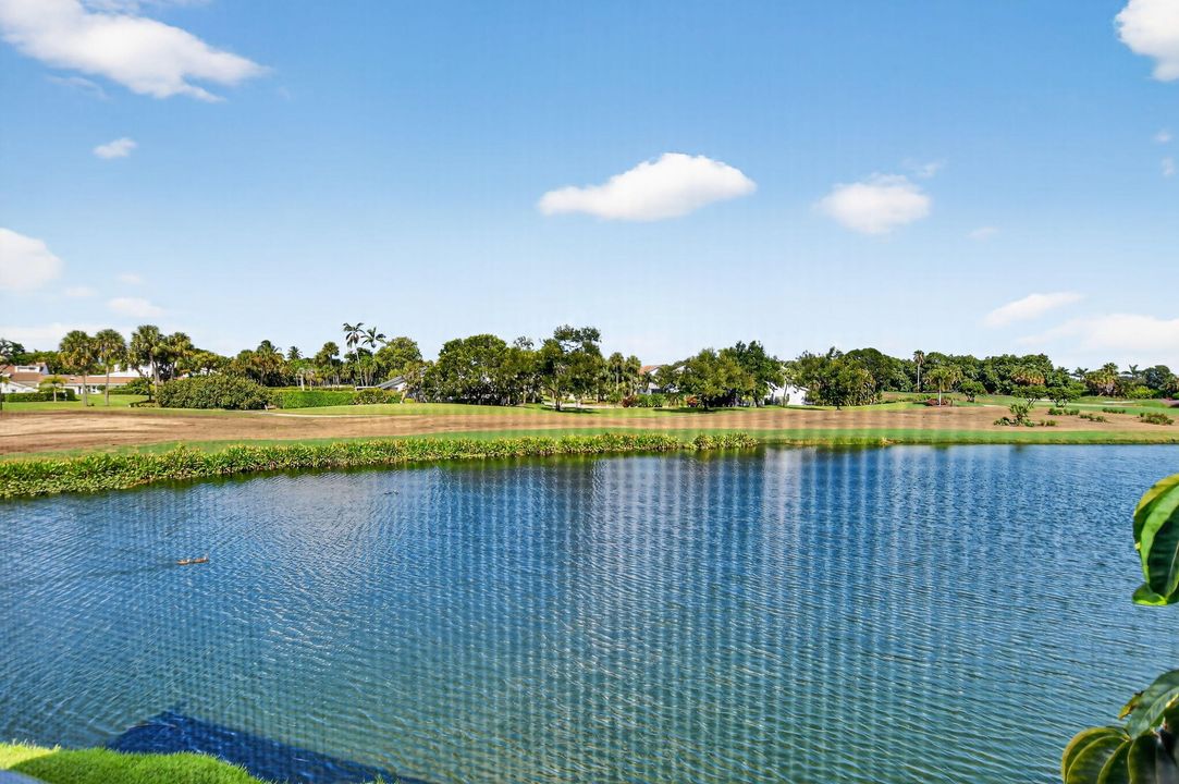 合同活跃: $125,000 (1 贝兹, 1 浴室, 1104 平方英尺)