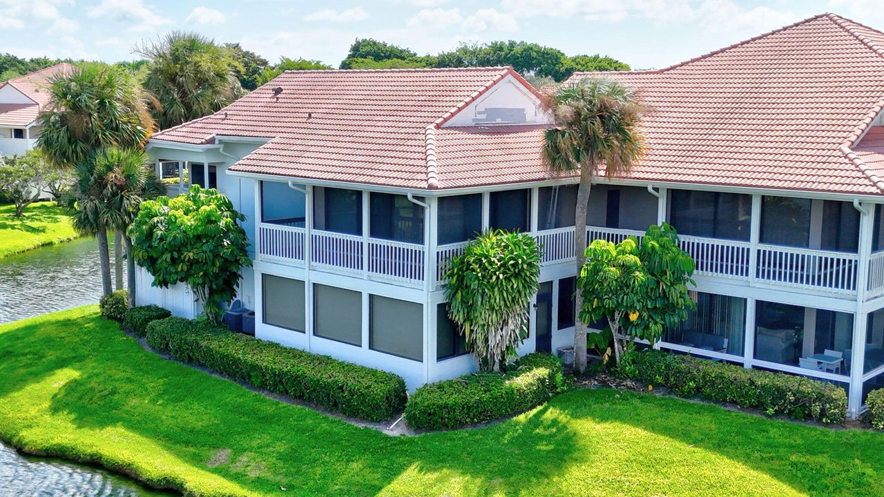 合同活跃: $125,000 (1 贝兹, 1 浴室, 1104 平方英尺)