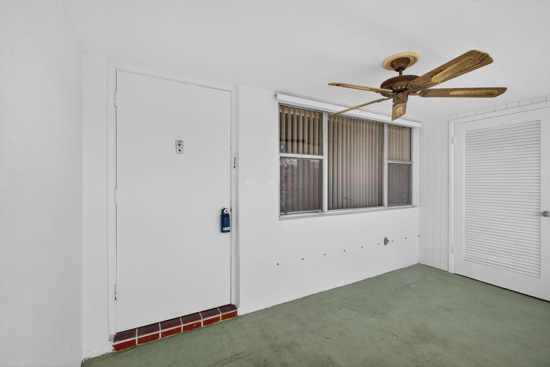 For Sale: $155,000 (1 beds, 1 baths, 672 Square Feet)