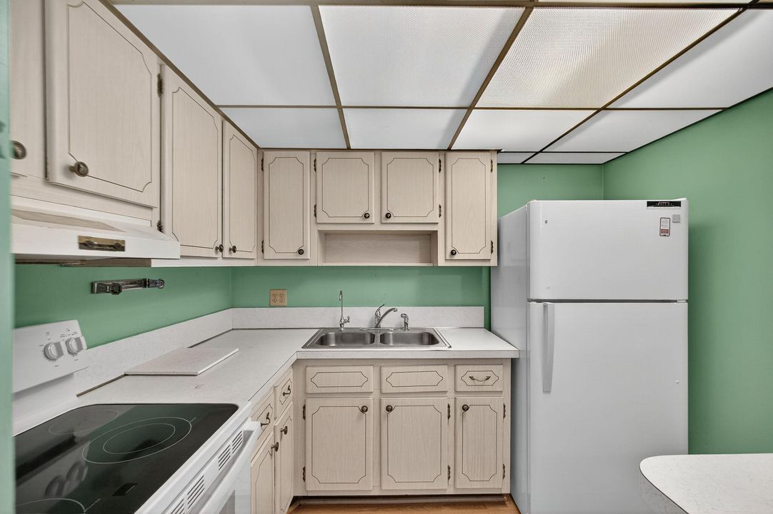 For Sale: $155,000 (1 beds, 1 baths, 672 Square Feet)