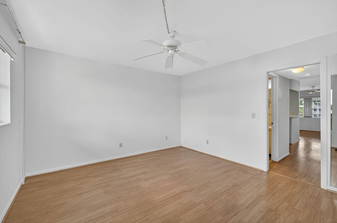 For Sale: $155,000 (1 beds, 1 baths, 672 Square Feet)