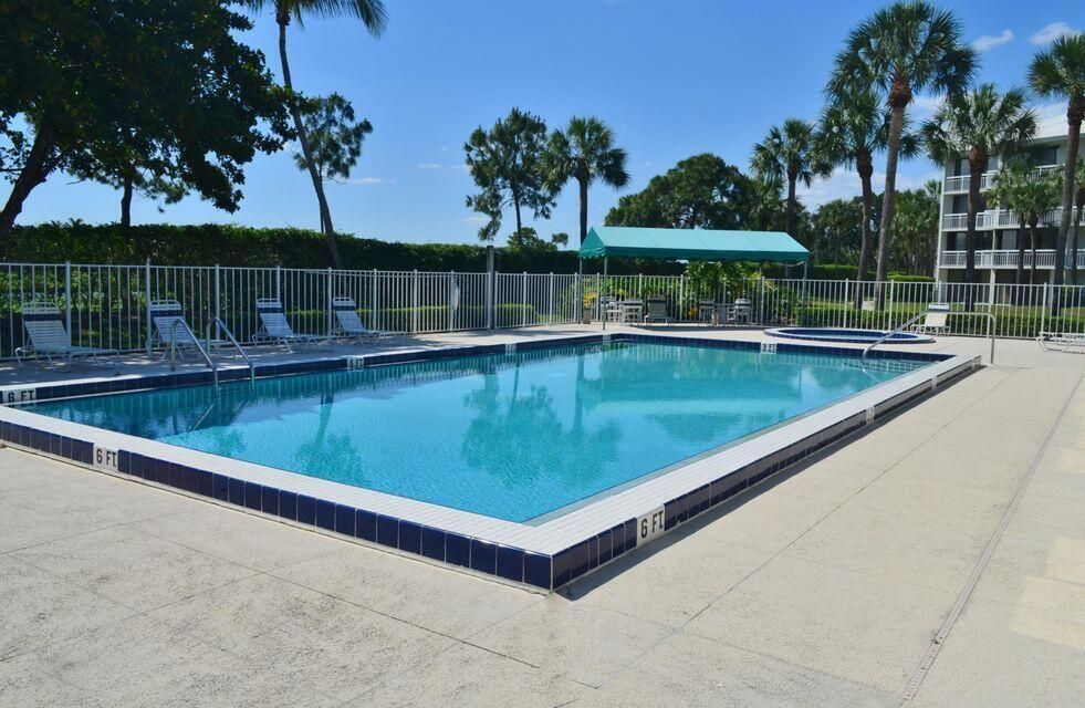 合同活跃: $2,100 (2 贝兹, 2 浴室, 1442 平方英尺)