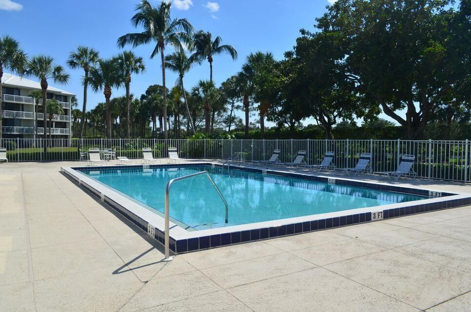 合同活跃: $2,100 (2 贝兹, 2 浴室, 1442 平方英尺)