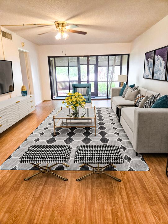 Activo con contrato: $140,000 (2 camas, 2 baños, 1014 Pies cuadrados)