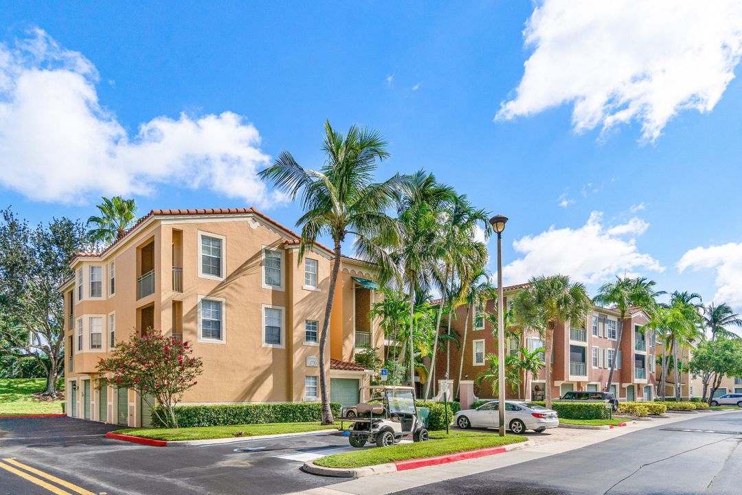 合同活跃: $3,200 (3 贝兹, 2 浴室, 1479 平方英尺)