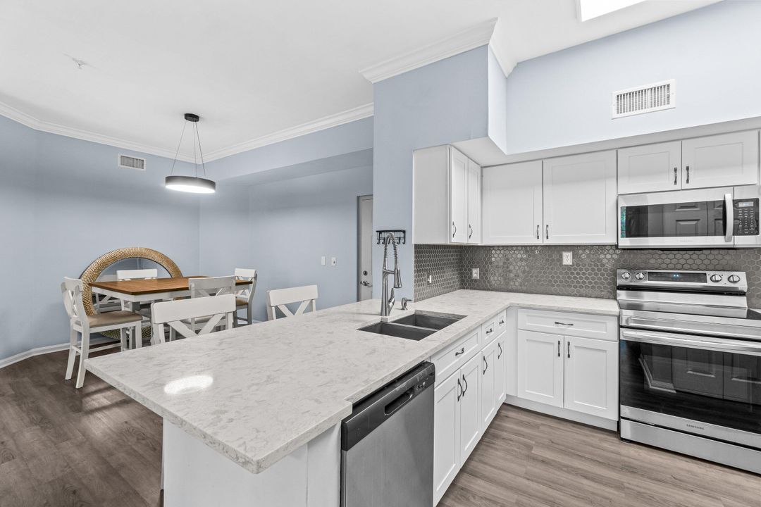 合同活跃: $3,200 (3 贝兹, 2 浴室, 1479 平方英尺)