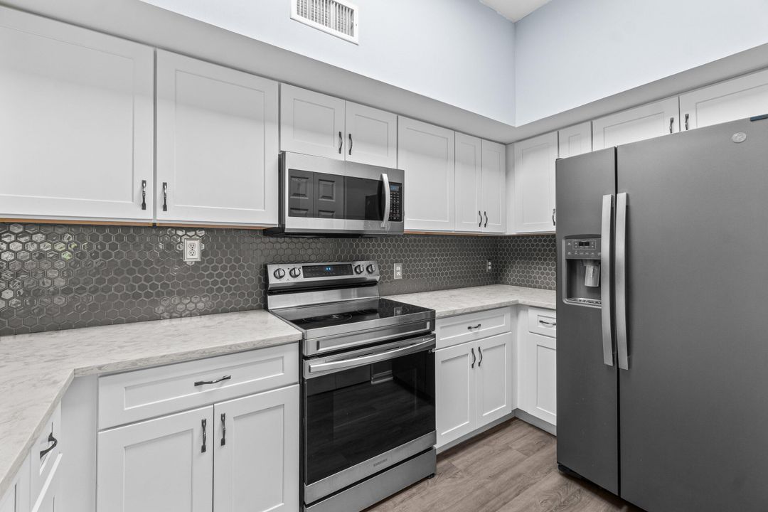 合同活跃: $3,200 (3 贝兹, 2 浴室, 1479 平方英尺)