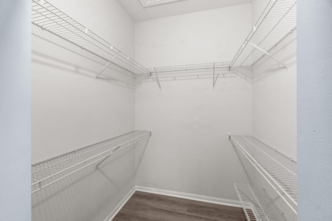 合同活跃: $3,200 (3 贝兹, 2 浴室, 1479 平方英尺)