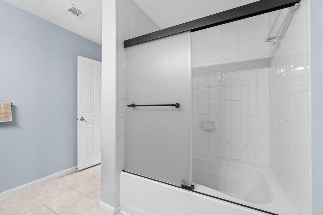 合同活跃: $3,200 (3 贝兹, 2 浴室, 1479 平方英尺)