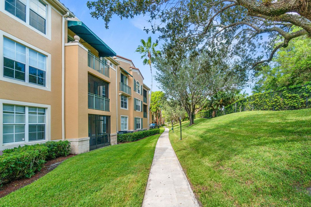 合同活跃: $3,200 (3 贝兹, 2 浴室, 1479 平方英尺)