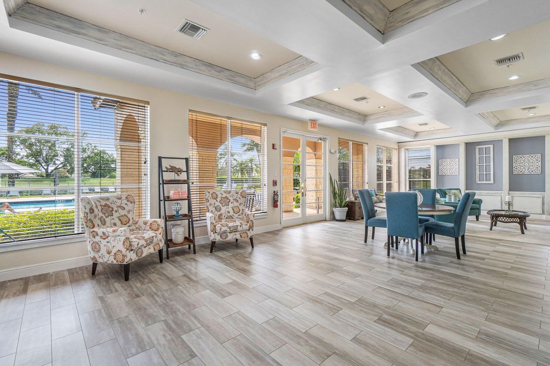 合同活跃: $3,200 (3 贝兹, 2 浴室, 1479 平方英尺)