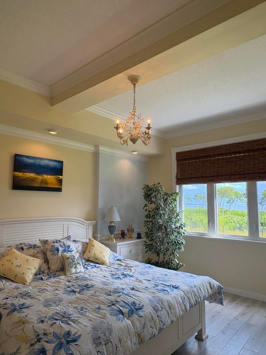 For Sale: $419,000 (2 beds, 2 baths, 1989 Square Feet)