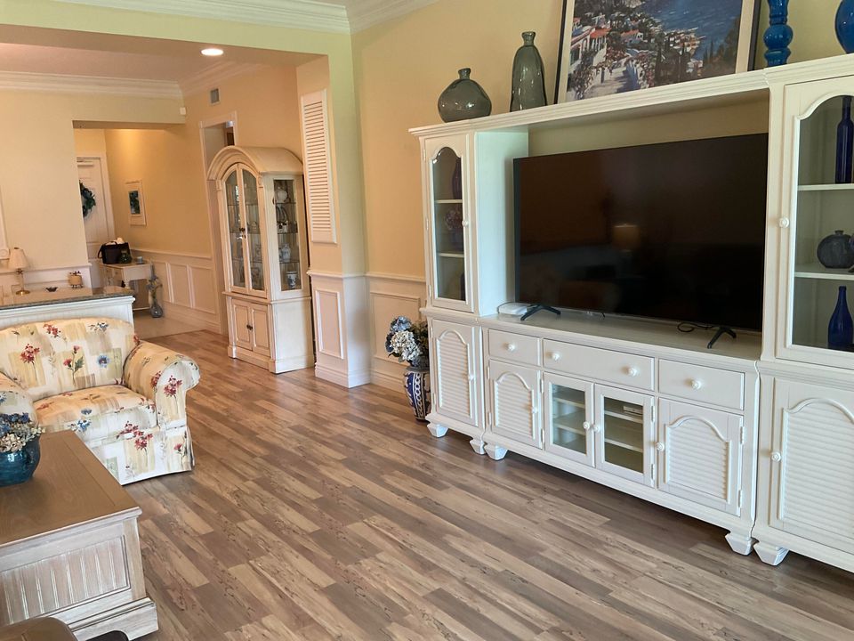 For Sale: $419,000 (2 beds, 2 baths, 1989 Square Feet)