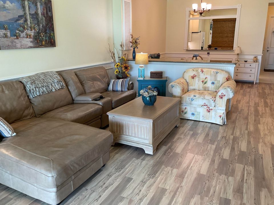 For Sale: $419,000 (2 beds, 2 baths, 1989 Square Feet)