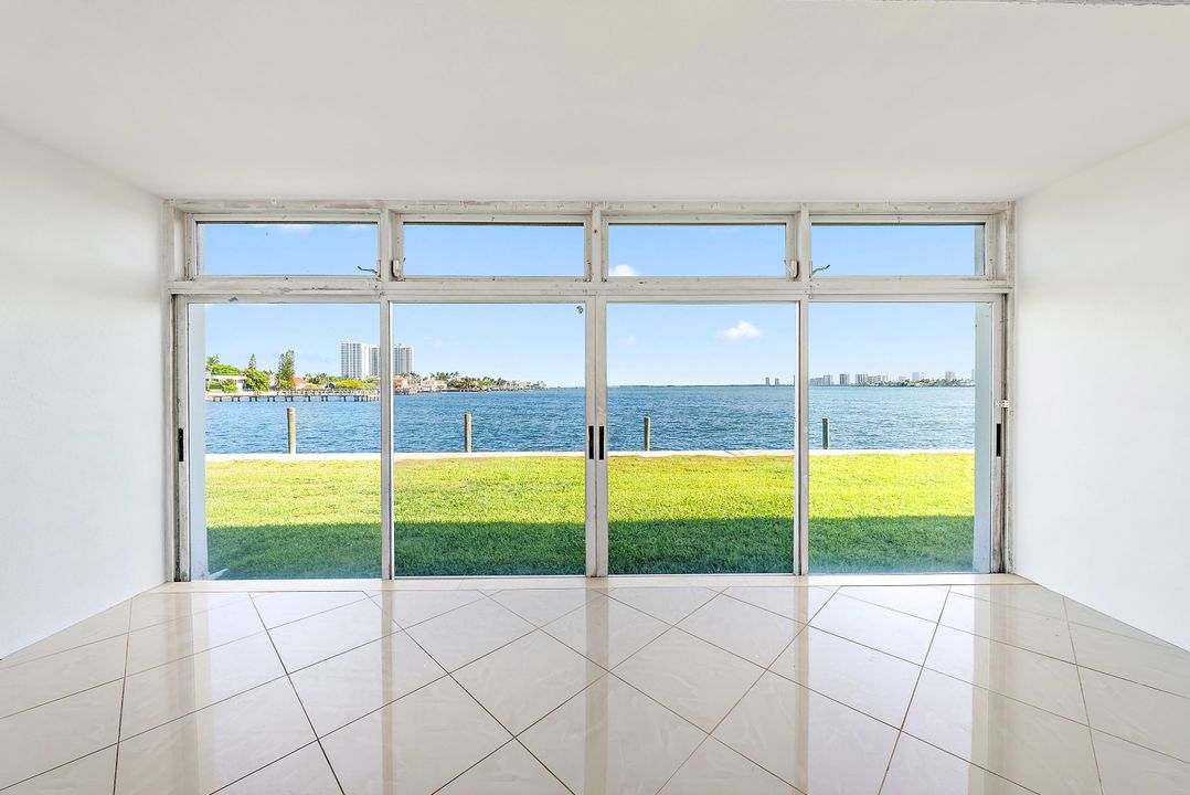 合同活跃: $199,000 (1 贝兹, 1 浴室, 677 平方英尺)