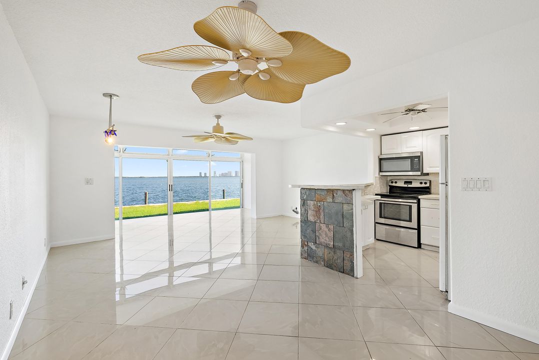 合同活跃: $199,000 (1 贝兹, 1 浴室, 677 平方英尺)