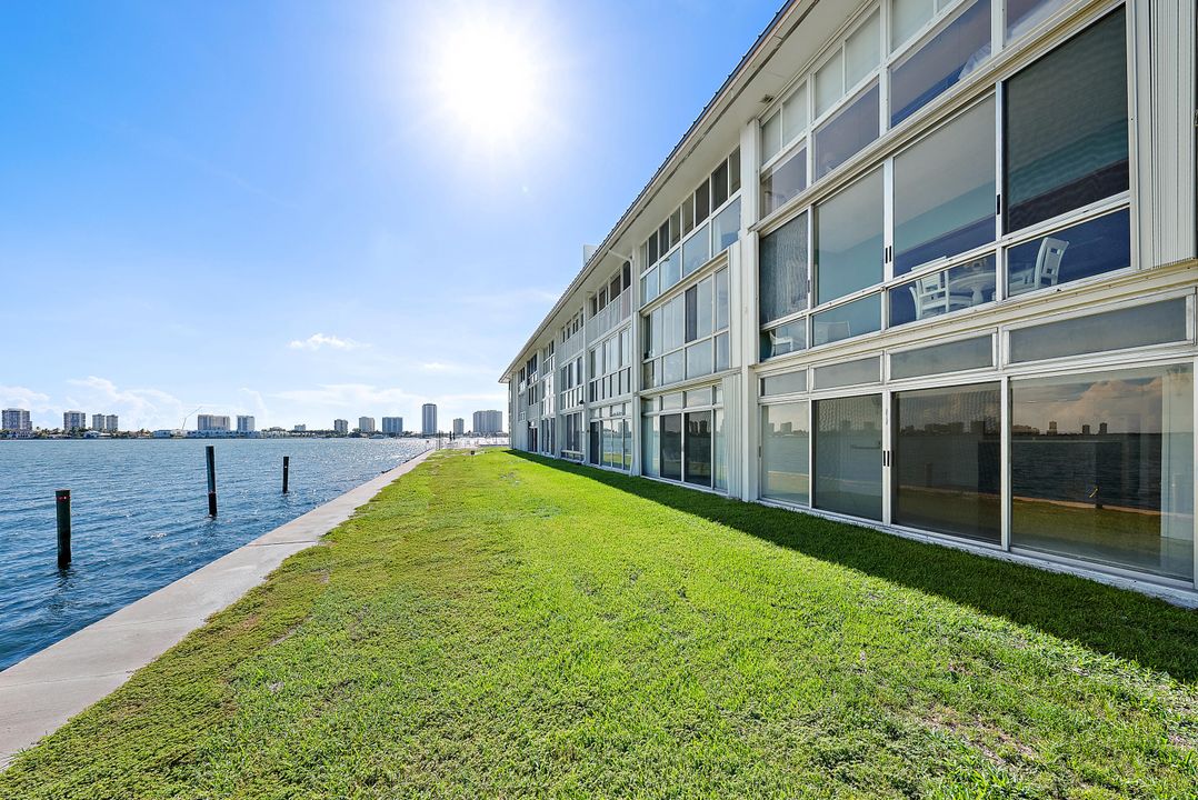 合同活跃: $199,000 (1 贝兹, 1 浴室, 677 平方英尺)