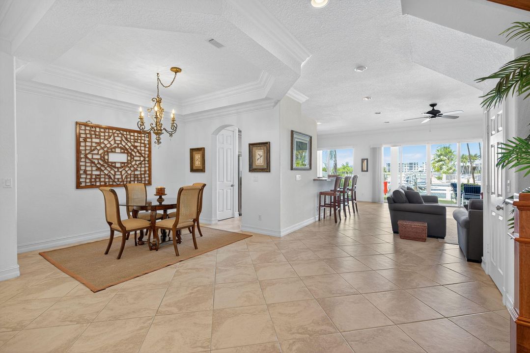 Activo con contrato: $8,500 (3 camas, 2 baños, 3008 Pies cuadrados)