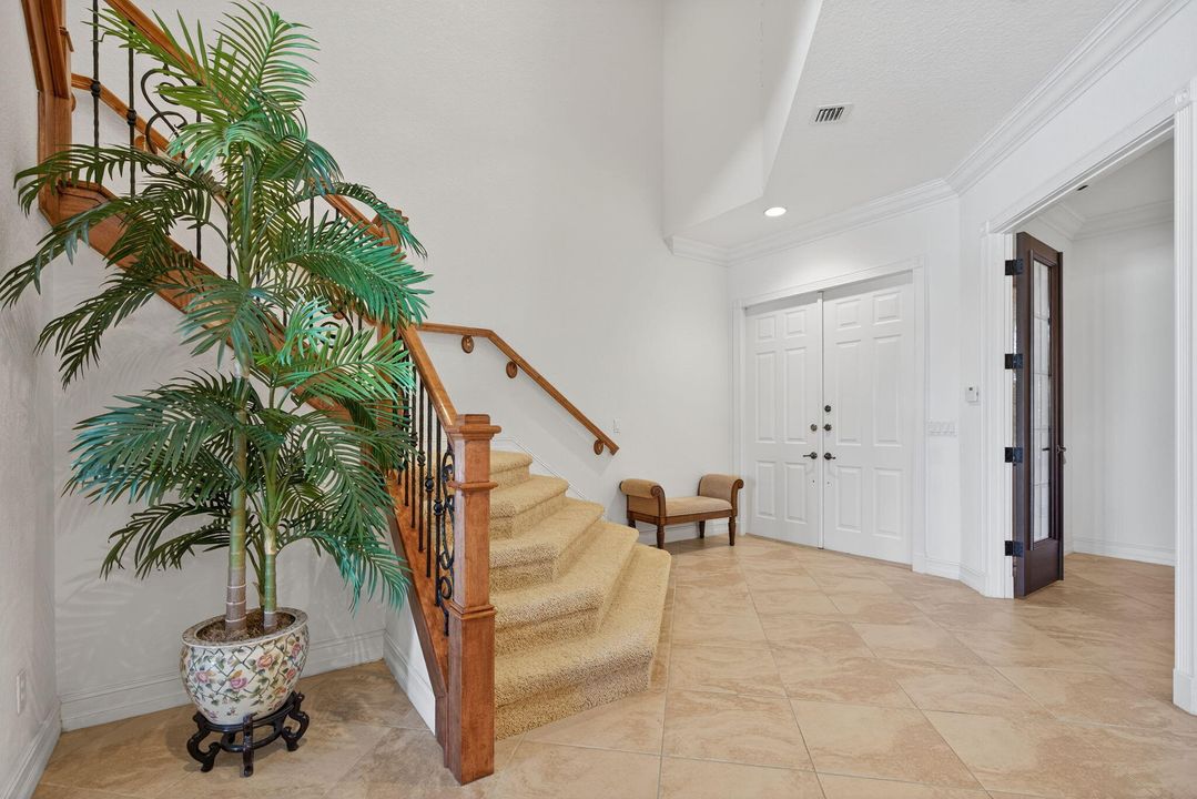 Activo con contrato: $8,500 (3 camas, 2 baños, 3008 Pies cuadrados)