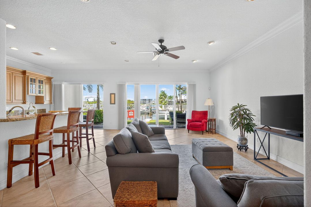 Activo con contrato: $8,500 (3 camas, 2 baños, 3008 Pies cuadrados)