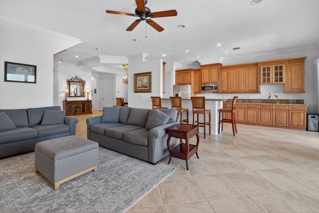 Activo con contrato: $8,500 (3 camas, 2 baños, 3008 Pies cuadrados)