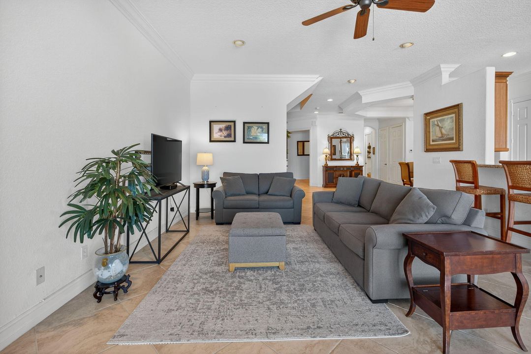 Activo con contrato: $8,500 (3 camas, 2 baños, 3008 Pies cuadrados)