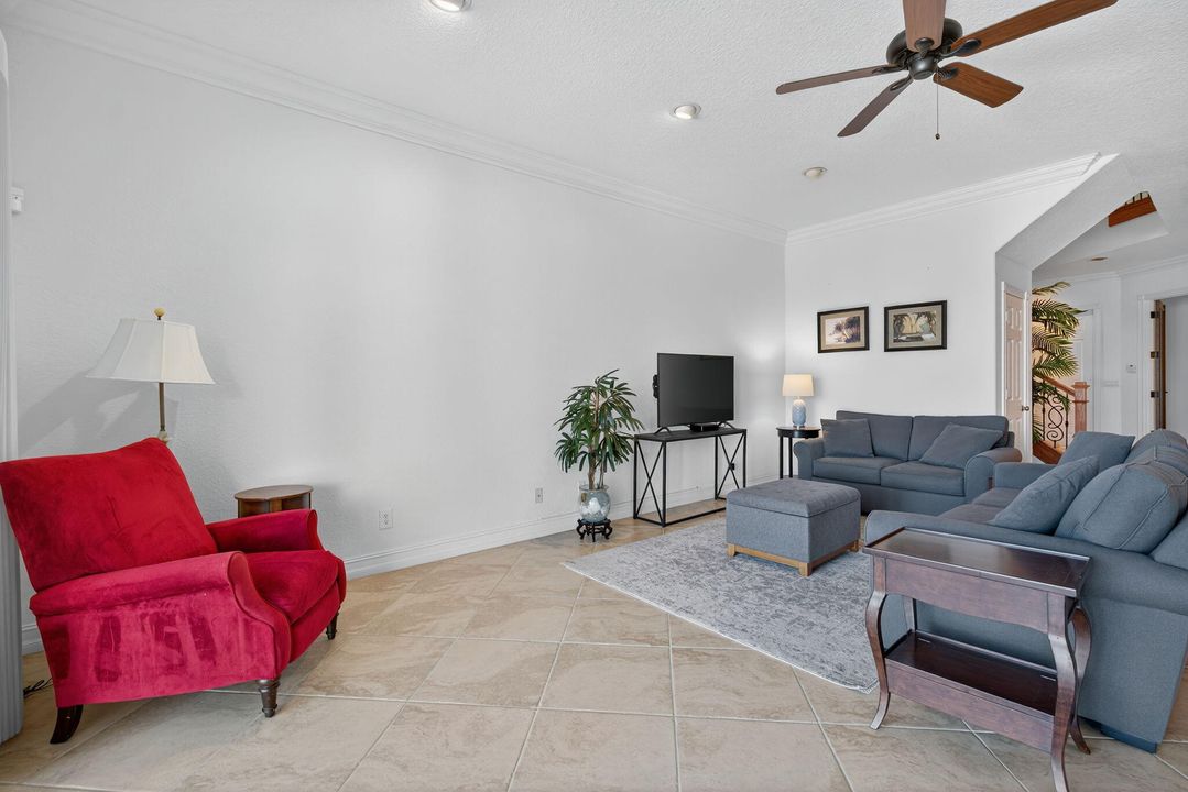 Activo con contrato: $8,500 (3 camas, 2 baños, 3008 Pies cuadrados)