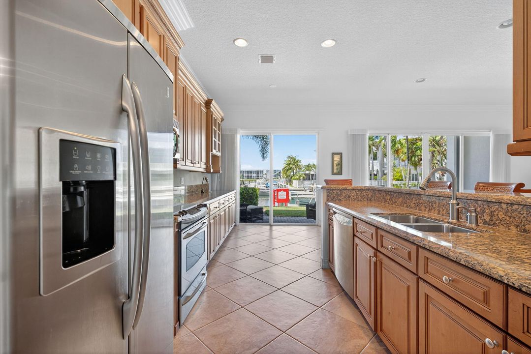 Activo con contrato: $8,500 (3 camas, 2 baños, 3008 Pies cuadrados)