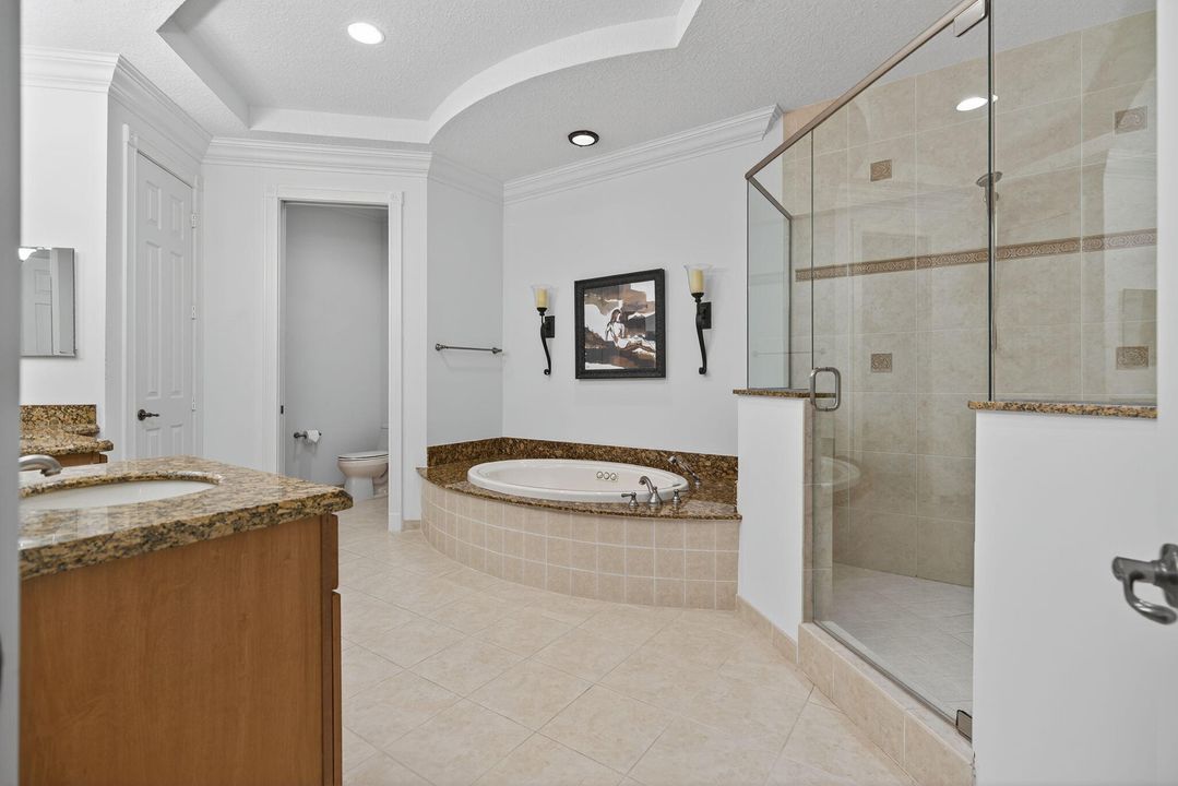 Activo con contrato: $8,500 (3 camas, 2 baños, 3008 Pies cuadrados)