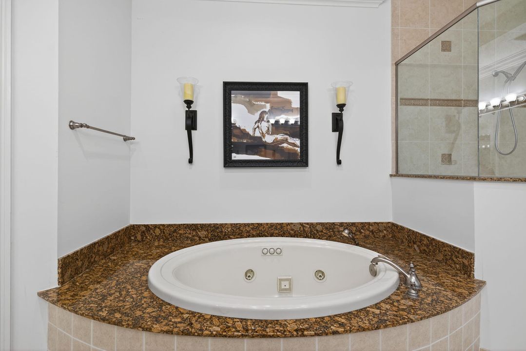 Activo con contrato: $8,500 (3 camas, 2 baños, 3008 Pies cuadrados)