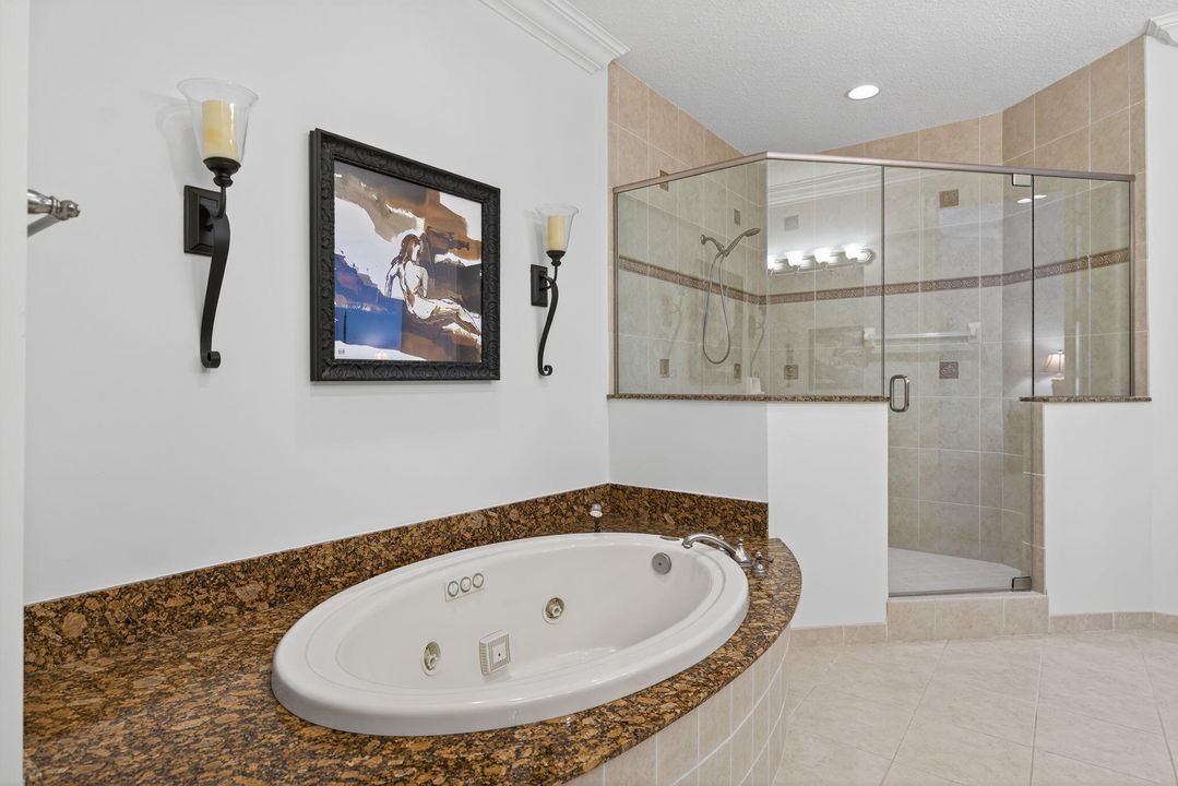 Activo con contrato: $8,500 (3 camas, 2 baños, 3008 Pies cuadrados)