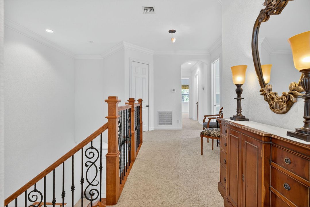 Activo con contrato: $8,500 (3 camas, 2 baños, 3008 Pies cuadrados)