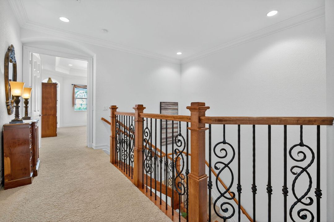 Activo con contrato: $8,500 (3 camas, 2 baños, 3008 Pies cuadrados)