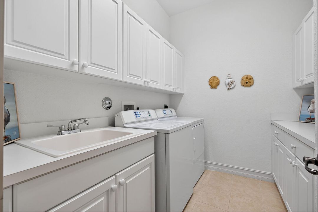 Activo con contrato: $8,500 (3 camas, 2 baños, 3008 Pies cuadrados)