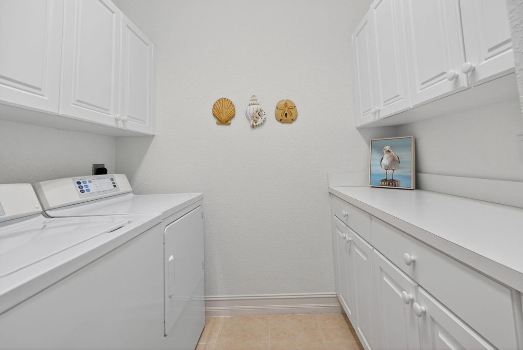 Activo con contrato: $8,500 (3 camas, 2 baños, 3008 Pies cuadrados)