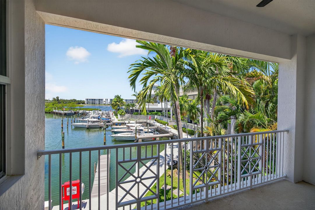 Activo con contrato: $8,500 (3 camas, 2 baños, 3008 Pies cuadrados)