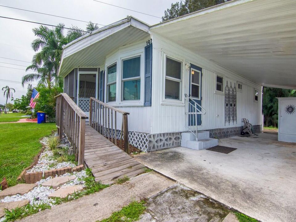 For Sale: $80,000 (2 beds, 2 baths, 984 Square Feet)