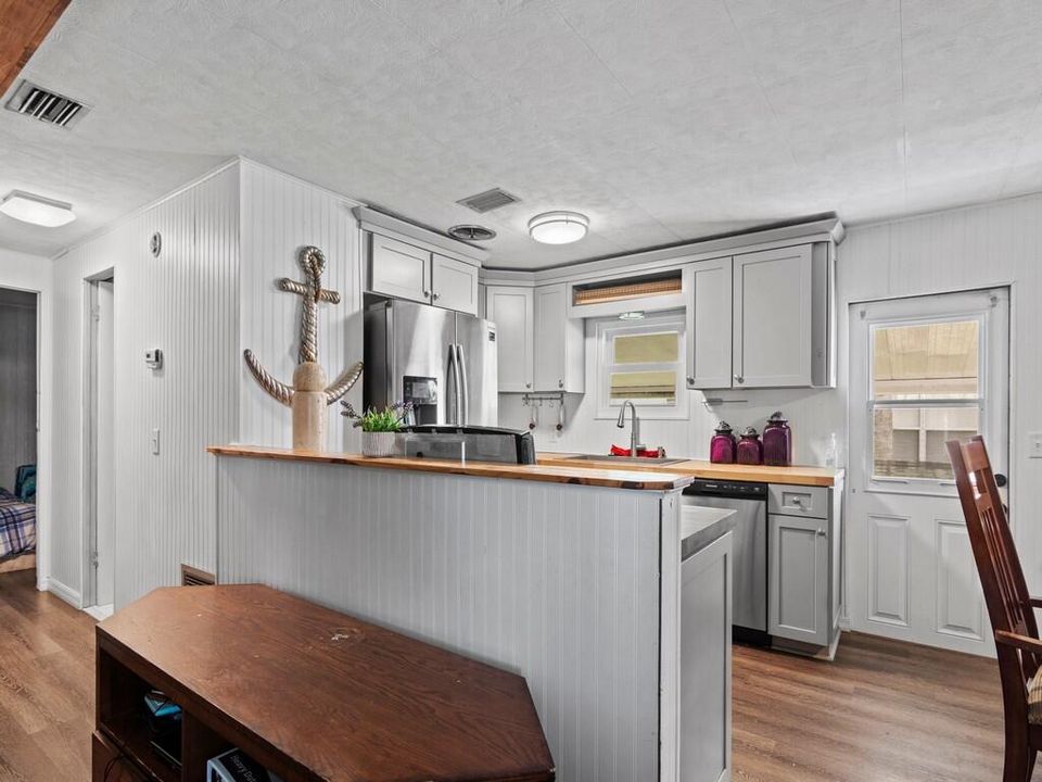 For Sale: $80,000 (2 beds, 2 baths, 984 Square Feet)