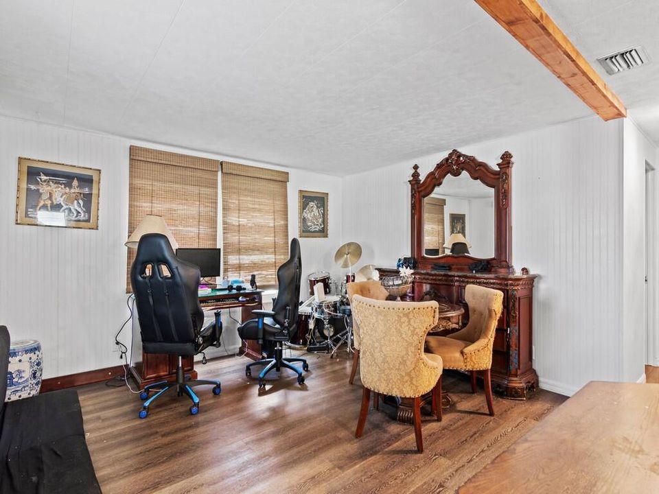 For Sale: $80,000 (2 beds, 2 baths, 984 Square Feet)