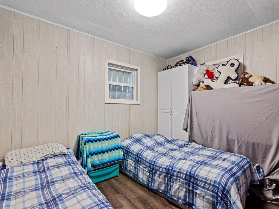 For Sale: $80,000 (2 beds, 2 baths, 984 Square Feet)