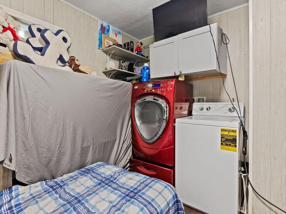 For Sale: $80,000 (2 beds, 2 baths, 984 Square Feet)