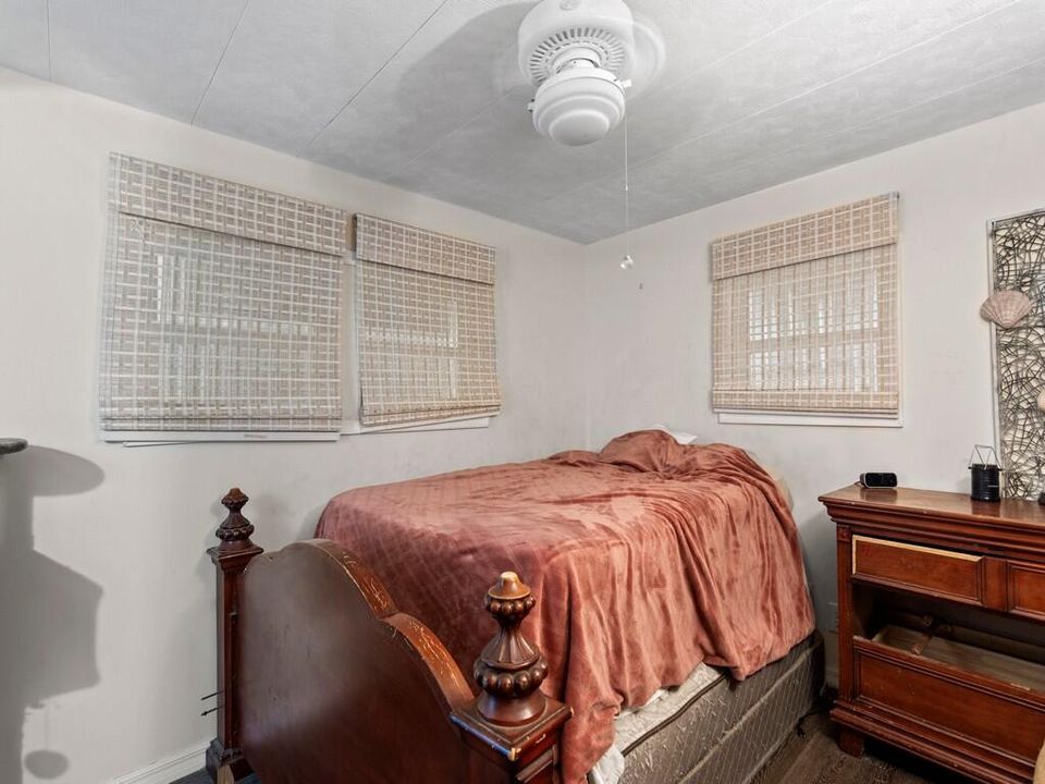 For Sale: $80,000 (2 beds, 2 baths, 984 Square Feet)