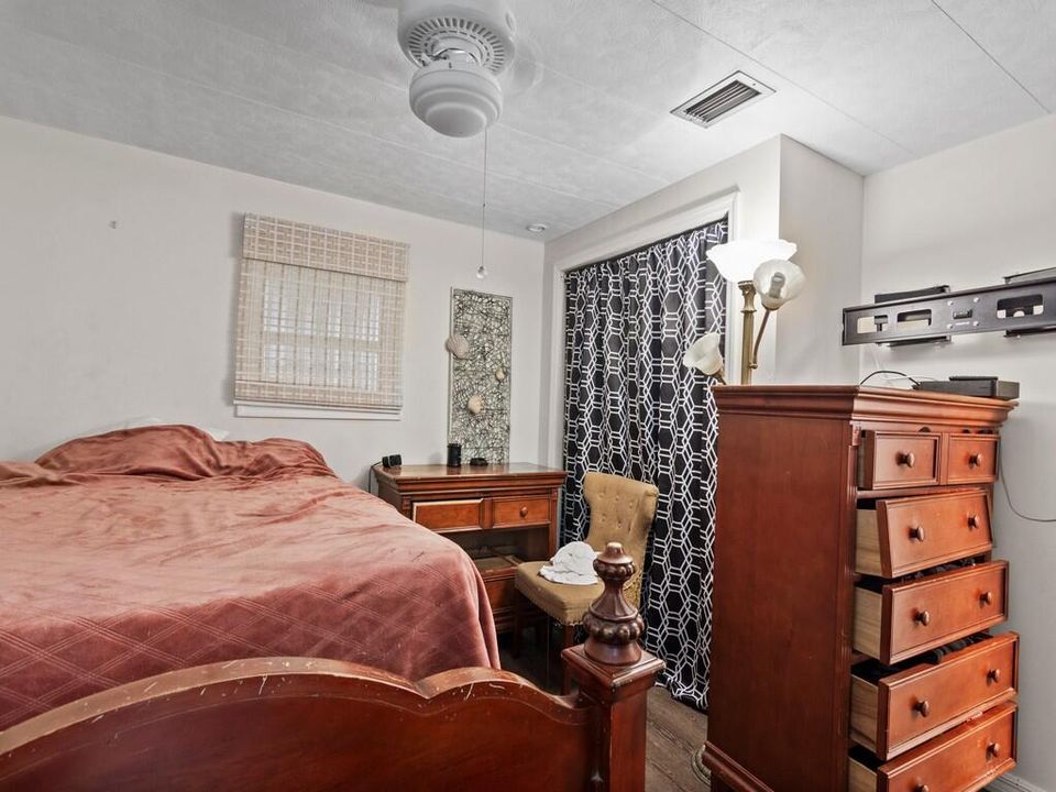 For Sale: $80,000 (2 beds, 2 baths, 984 Square Feet)