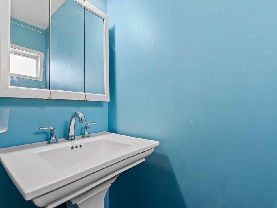 For Sale: $80,000 (2 beds, 2 baths, 984 Square Feet)