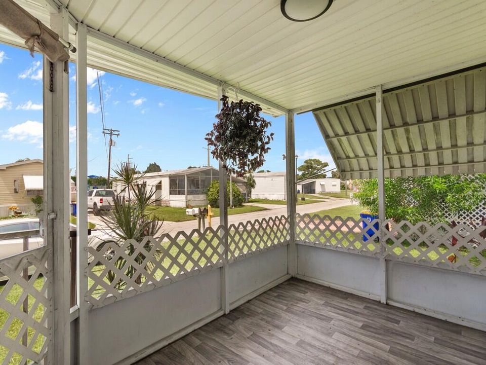 For Sale: $80,000 (2 beds, 2 baths, 984 Square Feet)