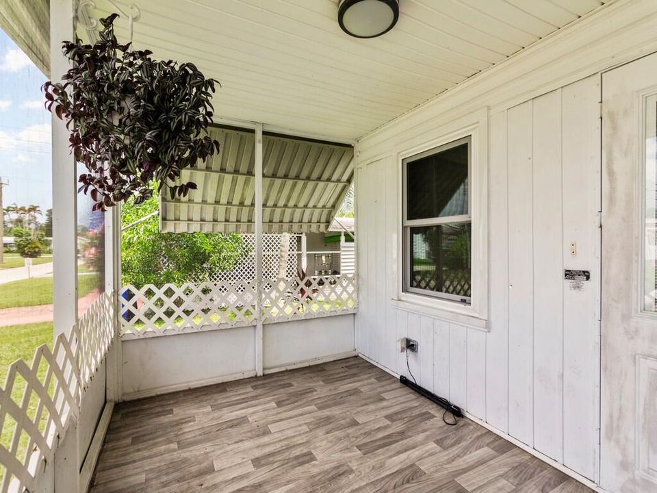 For Sale: $80,000 (2 beds, 2 baths, 984 Square Feet)